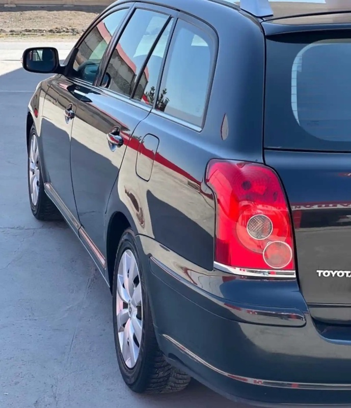 Не тонированные стекла для Toyota Avensis Universal